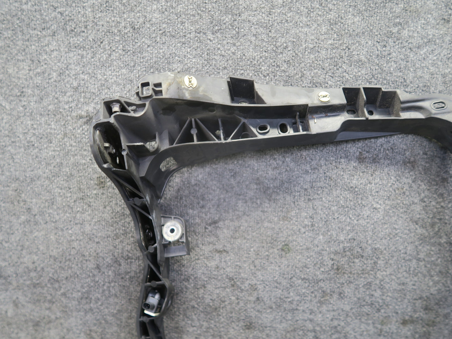 2015-2018 Porsche Macan Front Right Radiator Core Support Bracket