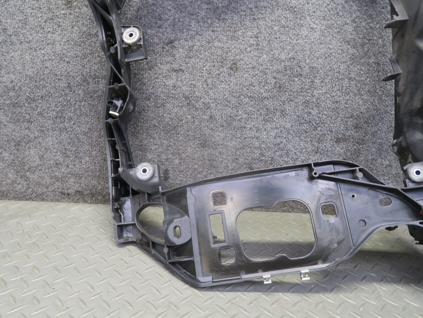 2015-2018 Porsche Macan Front Right Radiator Core Support Bracket