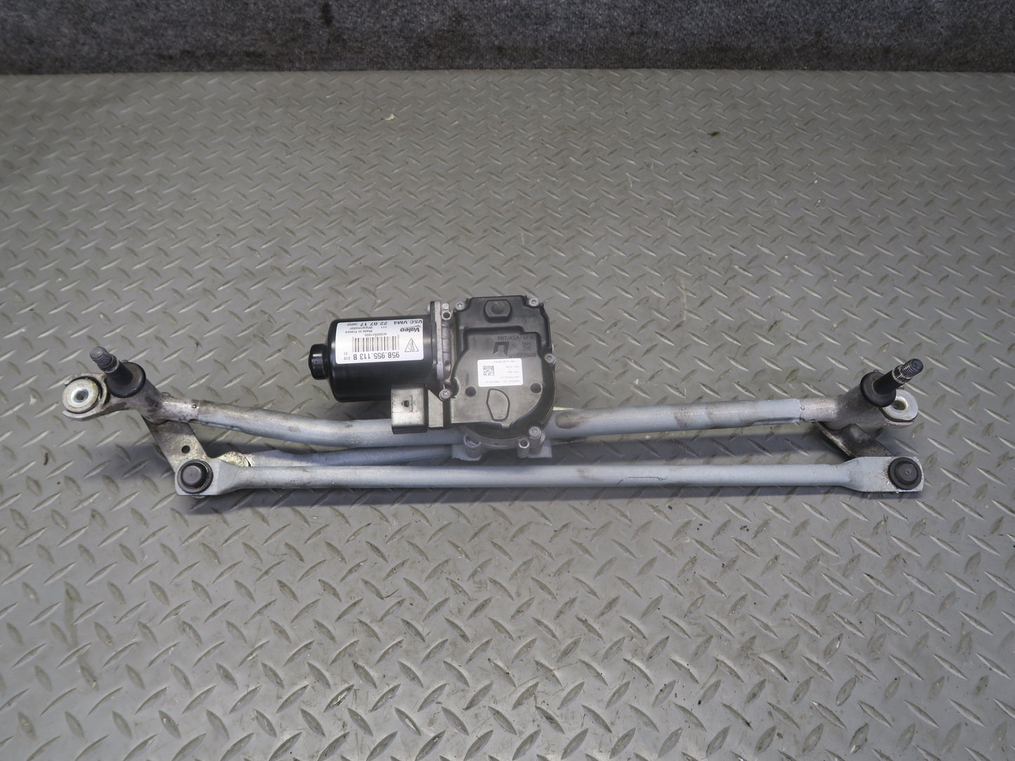2015-2018 Porsche Macan Windshield Wiper Transmission Linkage w Motor