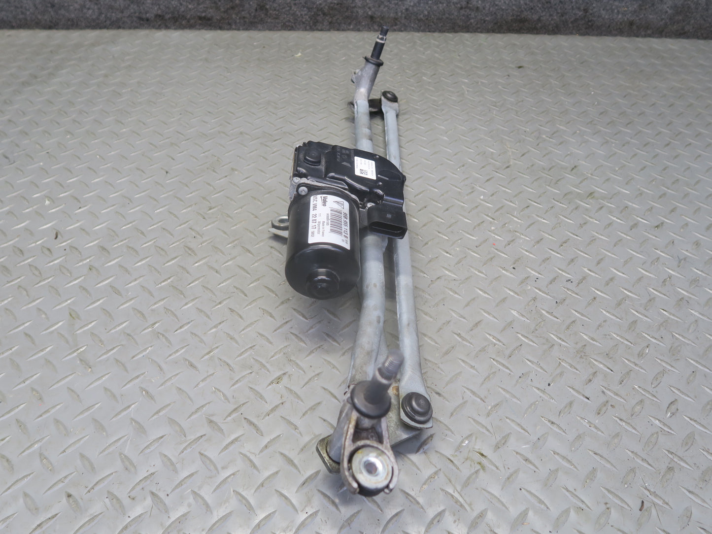 2015-2018 Porsche Macan Windshield Wiper Transmission Linkage w Motor