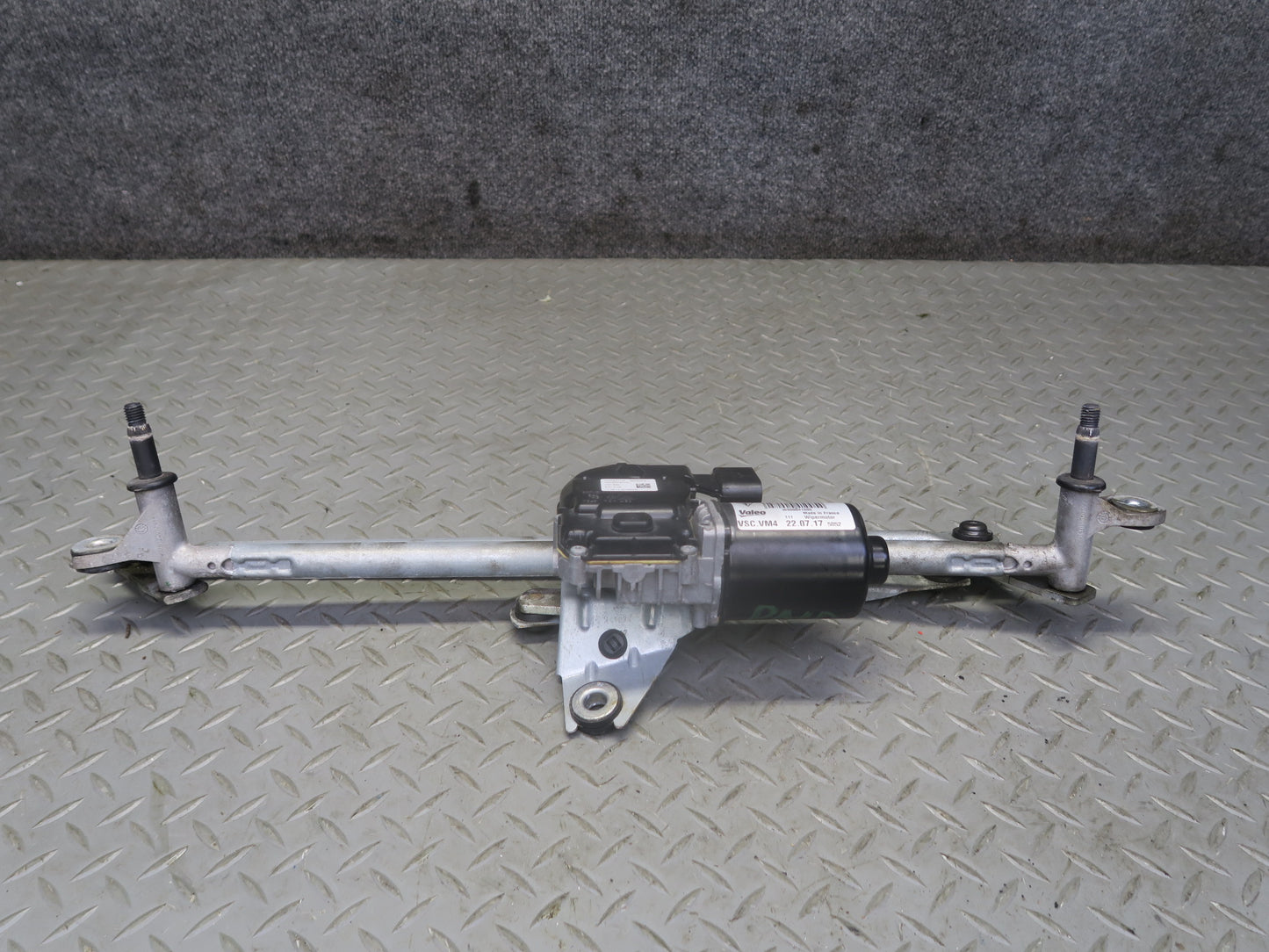 2015-2018 Porsche Macan Windshield Wiper Transmission Linkage w Motor
