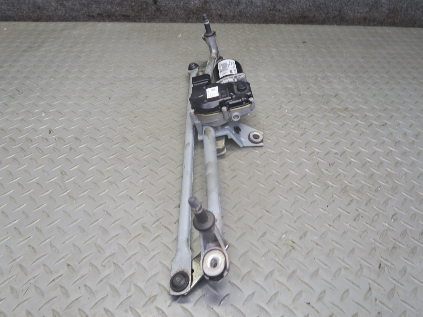 2015-2018 Porsche Macan Windshield Wiper Transmission Linkage w Motor