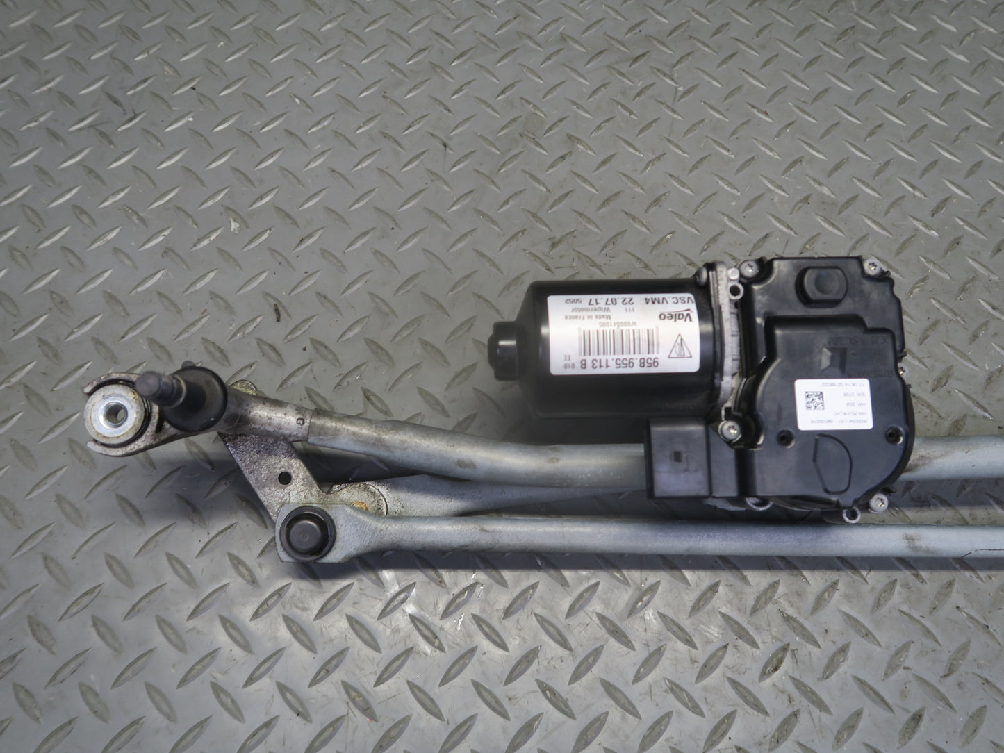 2015-2018 Porsche Macan Windshield Wiper Transmission Linkage w Motor