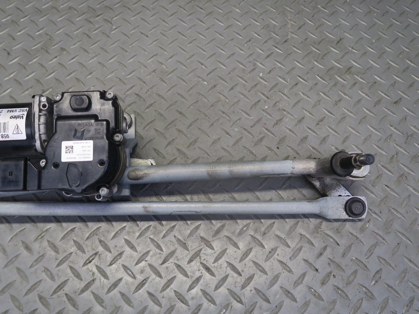 2015-2018 Porsche Macan Windshield Wiper Transmission Linkage w Motor