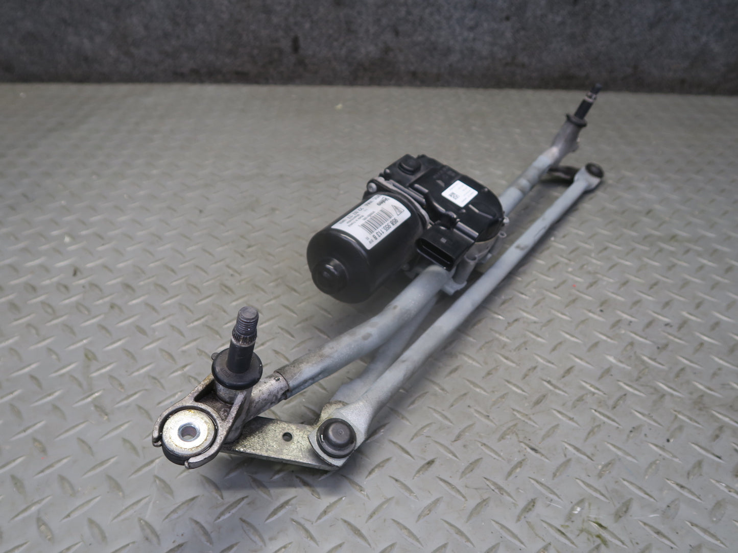 2015-2018 Porsche Macan Windshield Wiper Transmission Linkage w Motor