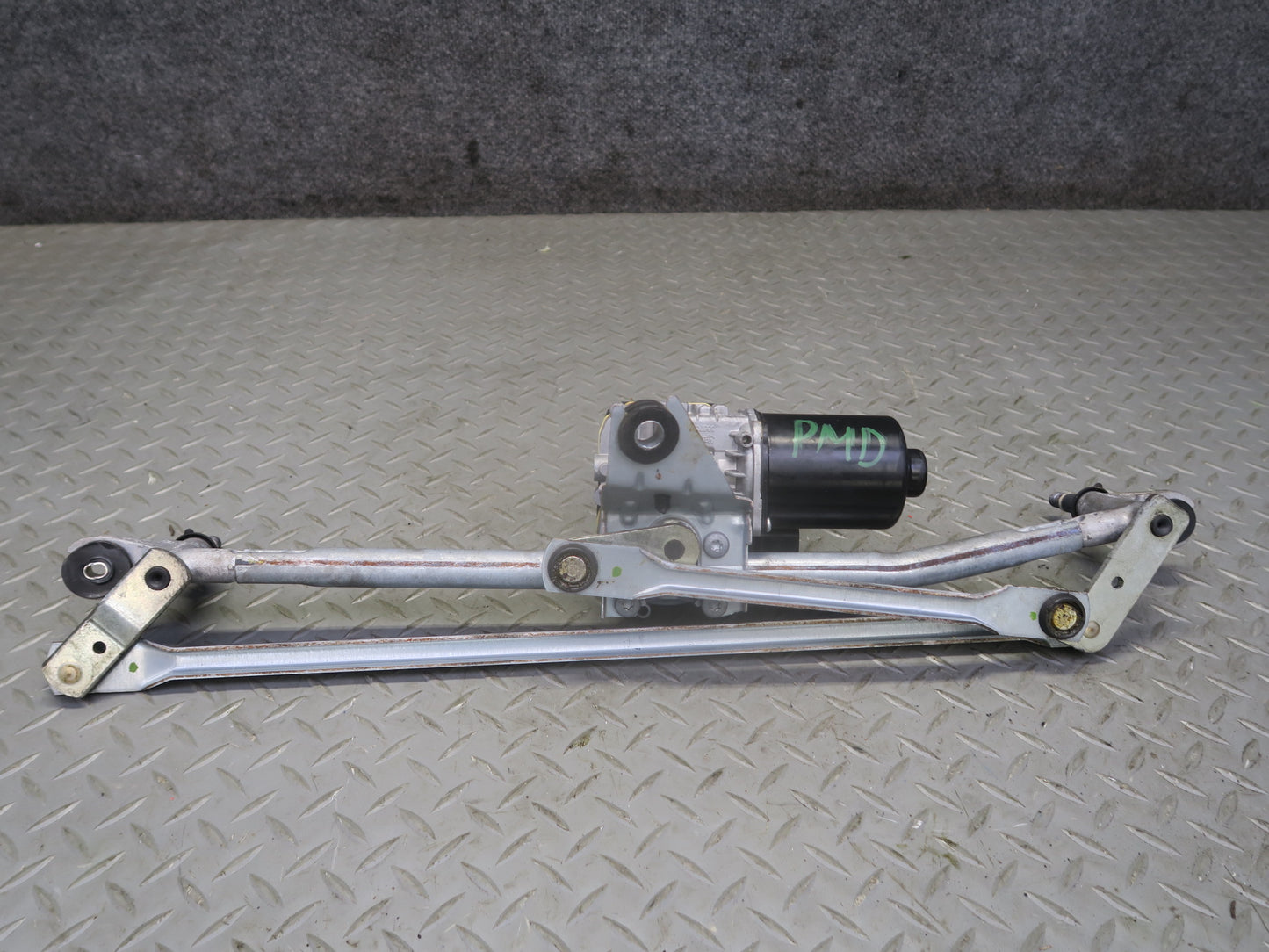2015-2018 Porsche Macan Windshield Wiper Transmission Linkage w Motor