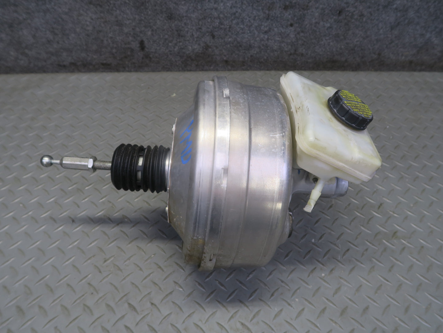 2015-2018 Porsche Macan Brake Master Cylinder Booster Fluid Reservoir Tank