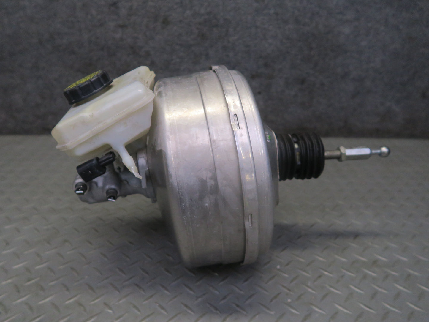 2015-2018 Porsche Macan Brake Master Cylinder Booster Fluid Reservoir Tank