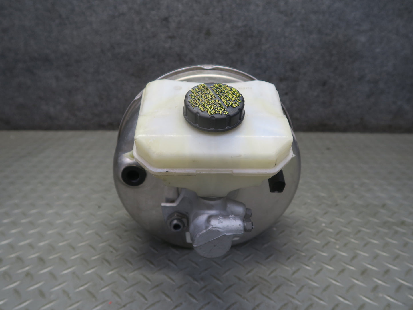 2015-2018 Porsche Macan Brake Master Cylinder Booster Fluid Reservoir Tank
