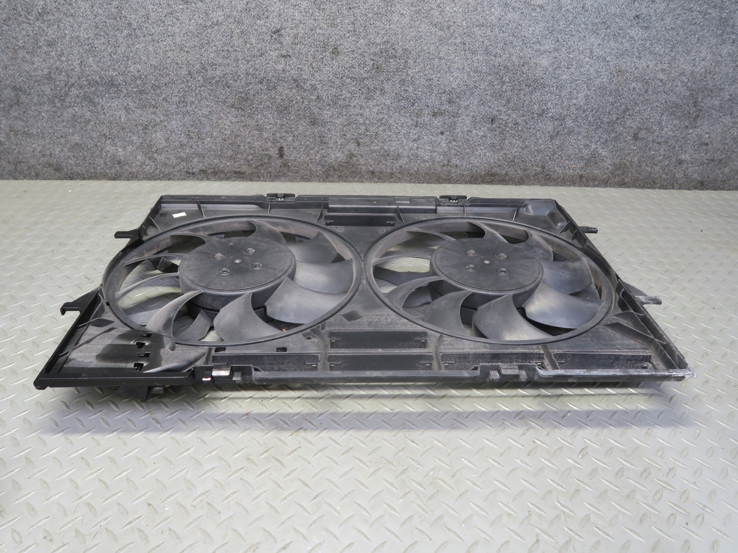 2015-2021 Porsche Macan 3.0L Engine Cooling Radiator Fan Shroud 86k 95B121003A