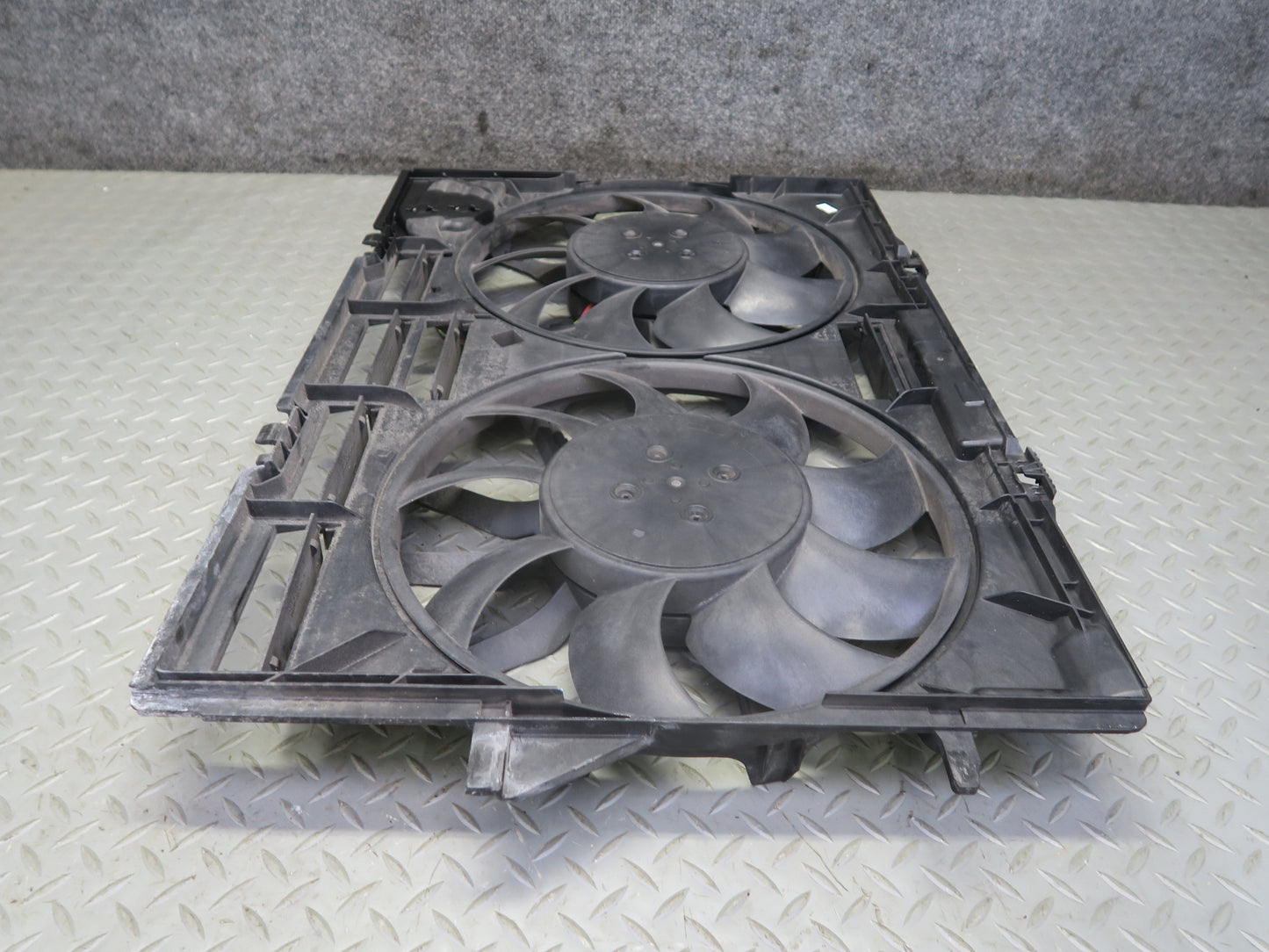 2015-2021 Porsche Macan 3.0L Engine Cooling Radiator Fan Shroud 86k 95B121003A