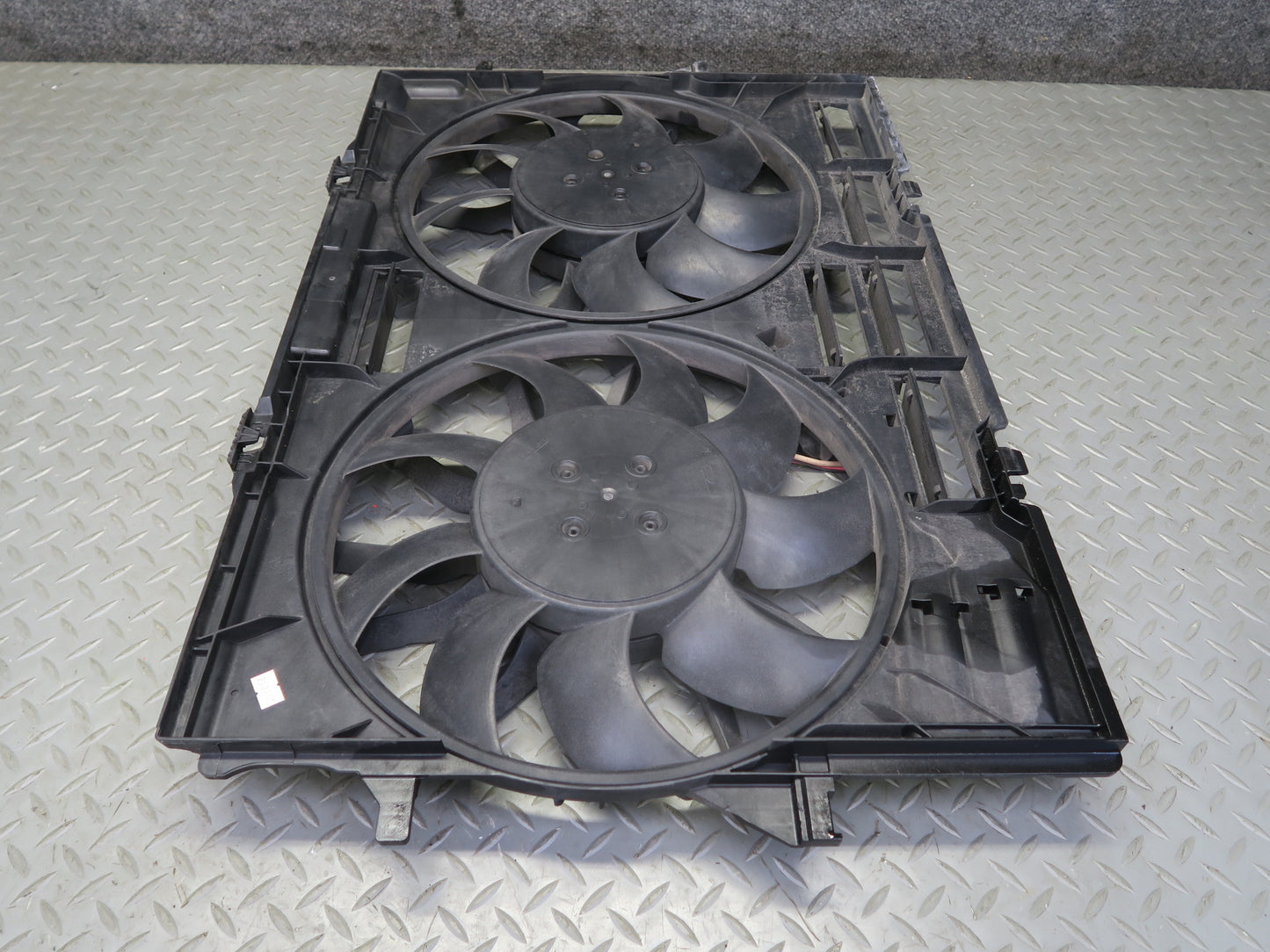 2015-2021 Porsche Macan 3.0L Engine Cooling Radiator Fan Shroud 86k 95B121003A