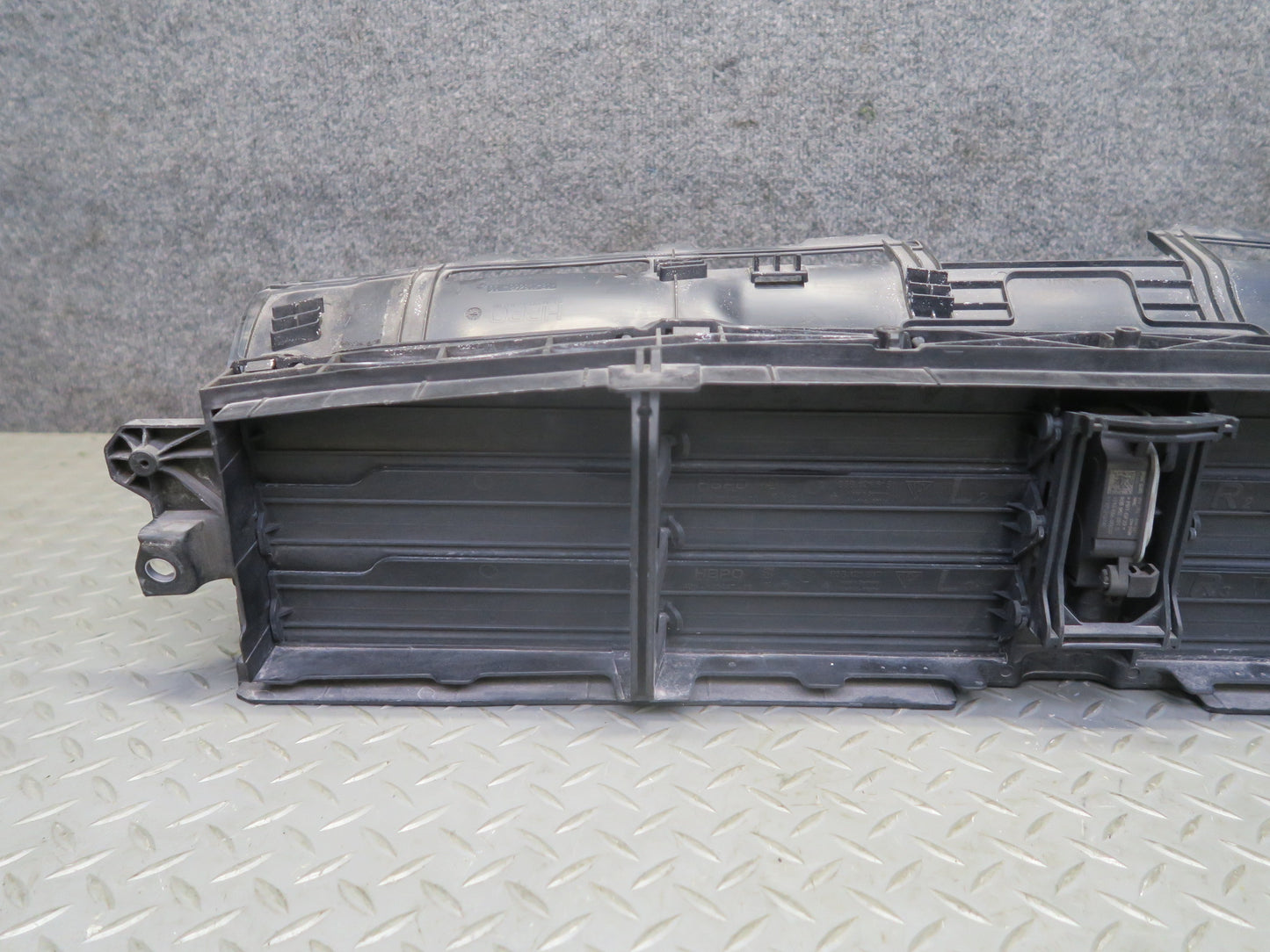 2017-2018 Porsche Macan GTS Front Radiator Air Support Duct 95B121710