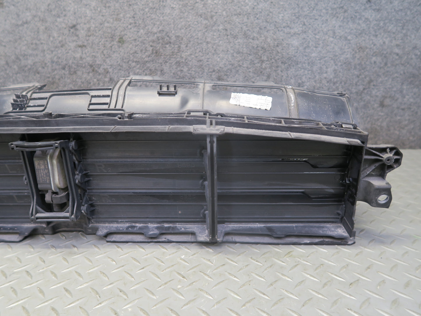 2017-2018 Porsche Macan GTS Front Radiator Air Support Duct 95B121710