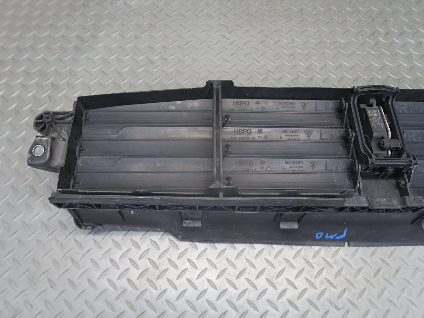 2017-2018 Porsche Macan GTS Front Radiator Air Support Duct 95B121710