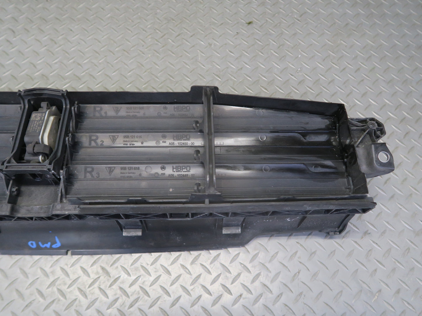2017-2018 Porsche Macan GTS Front Radiator Air Support Duct 95B121710