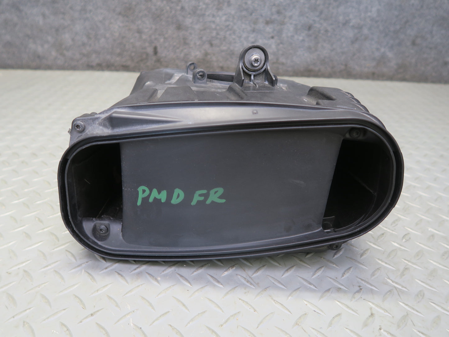 2015-2018 Porsche Macan Engine Right Air Intake Cleaner Filter Box 95B129607B