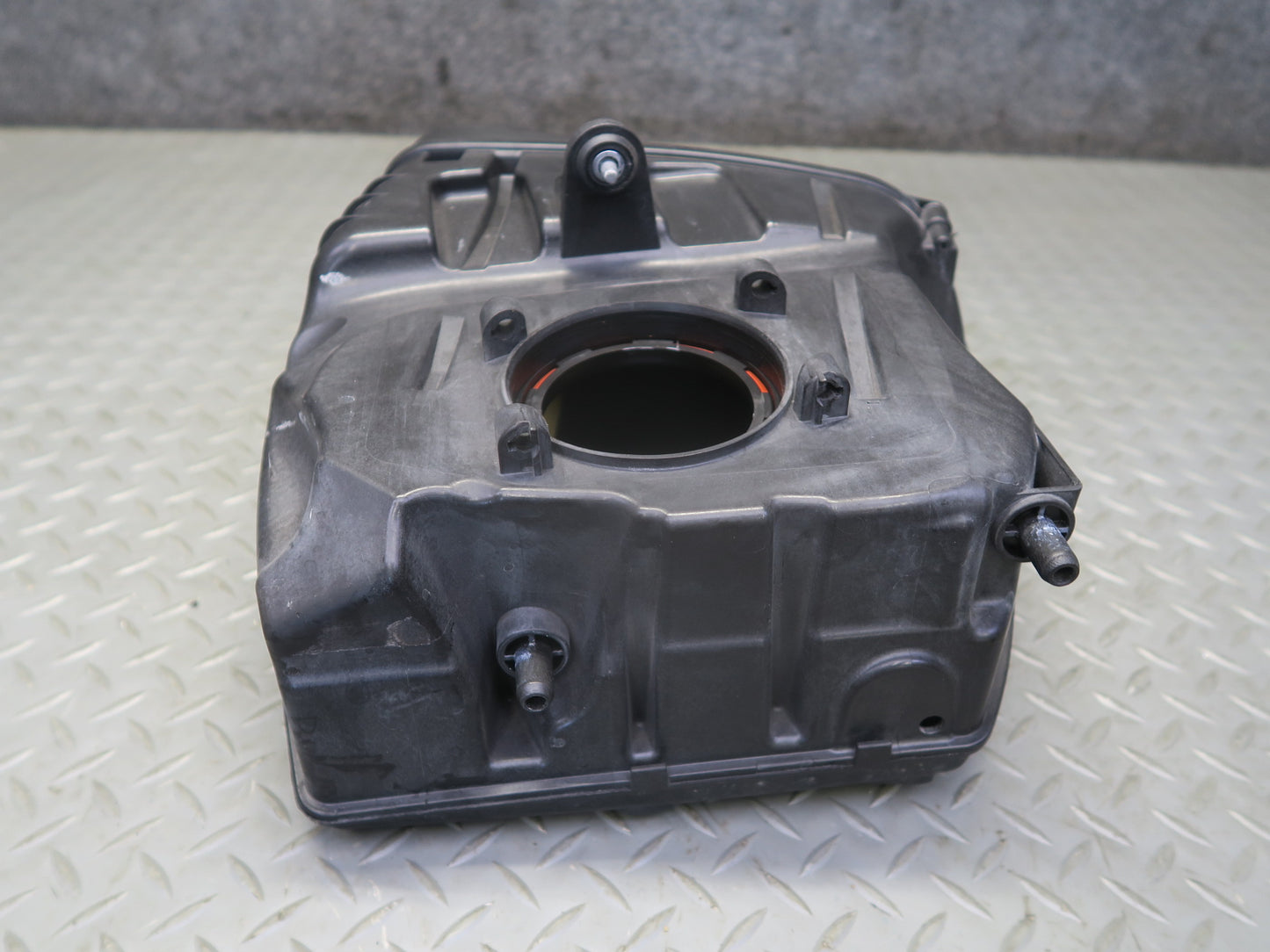 2015-2018 Porsche Macan Engine Right Air Intake Cleaner Filter Box 95B129607B