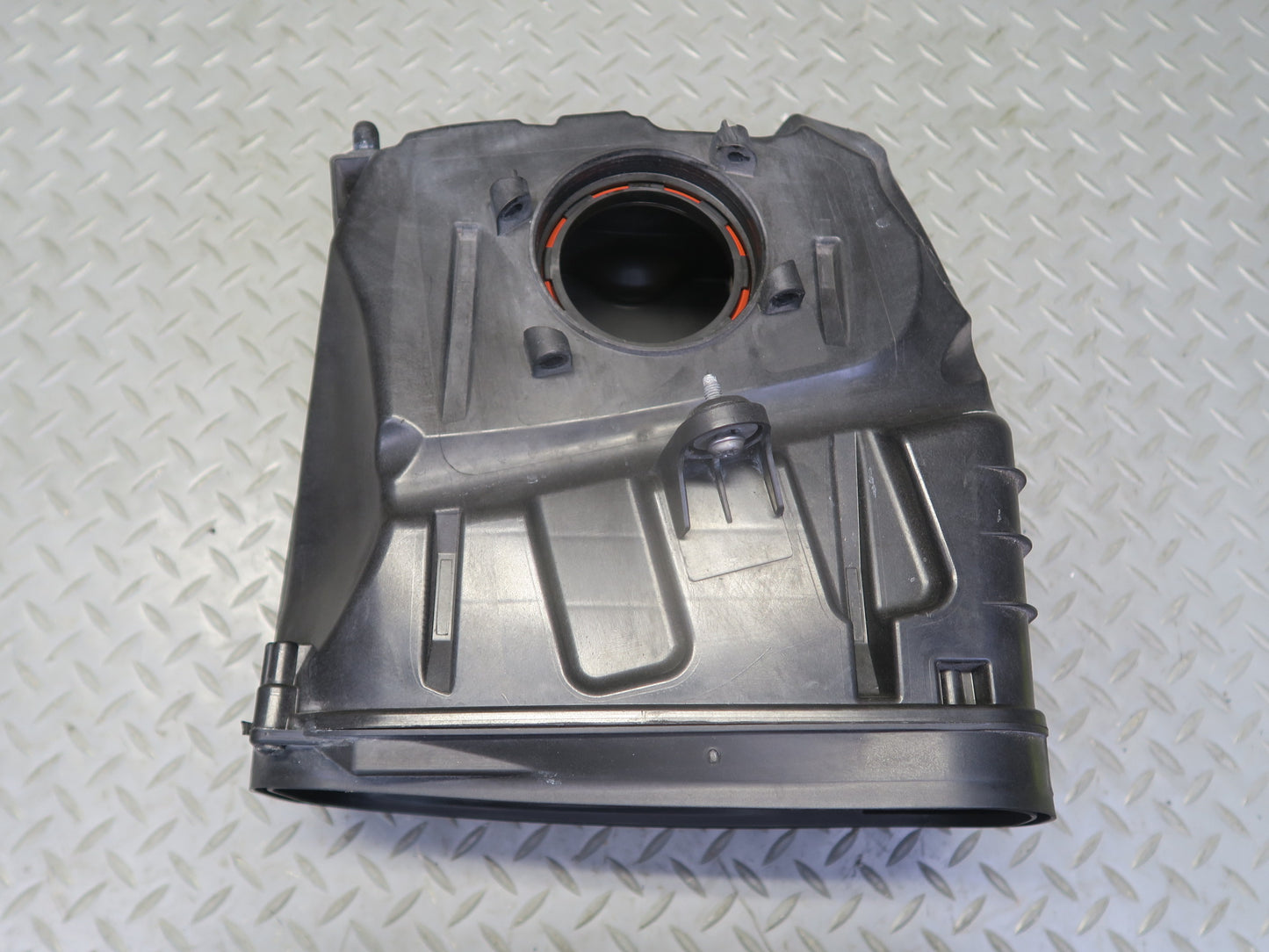 2015-2018 Porsche Macan Engine Right Air Intake Cleaner Filter Box 95B129607B