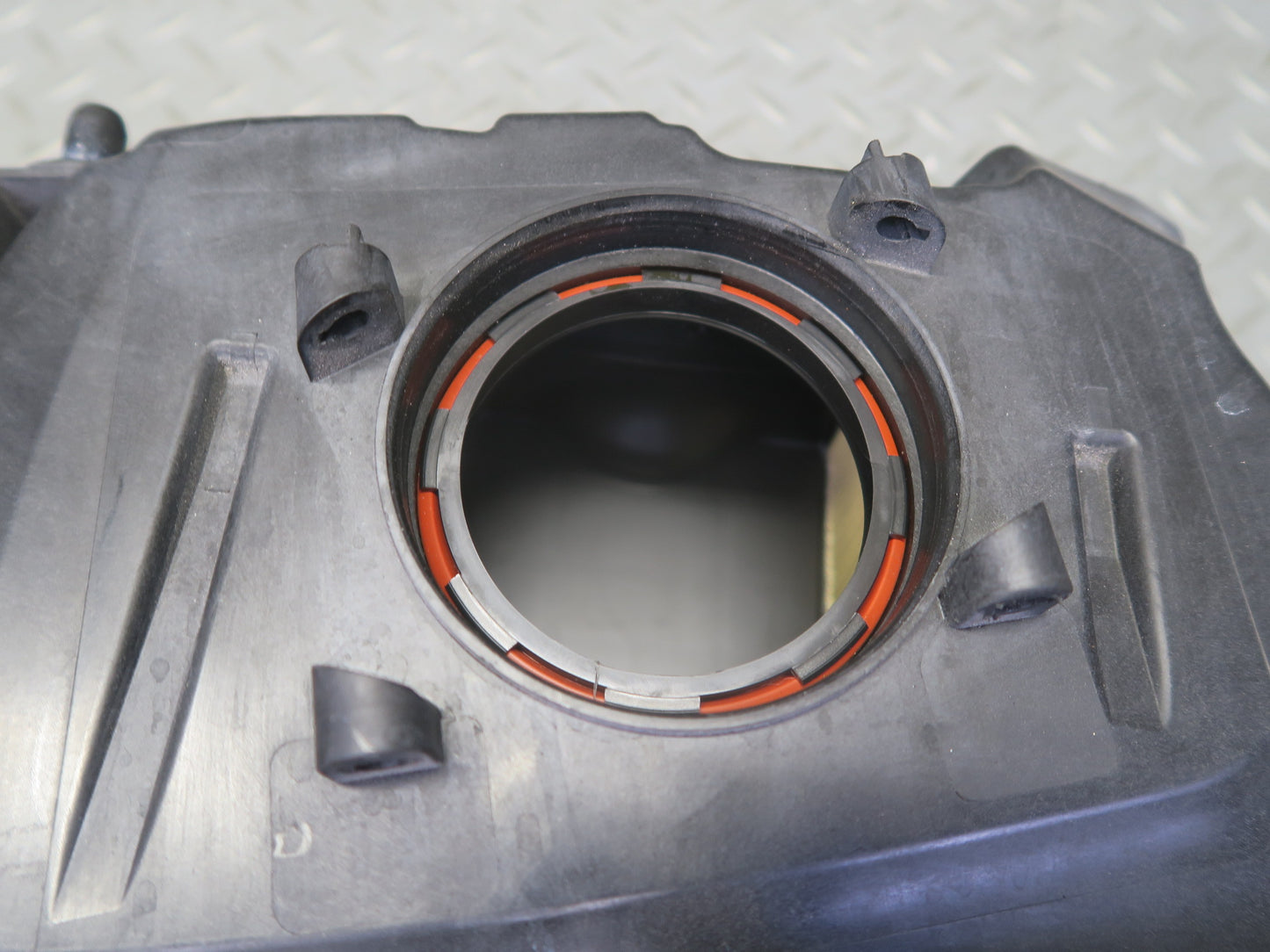 2015-2018 Porsche Macan Engine Right Air Intake Cleaner Filter Box 95B129607B
