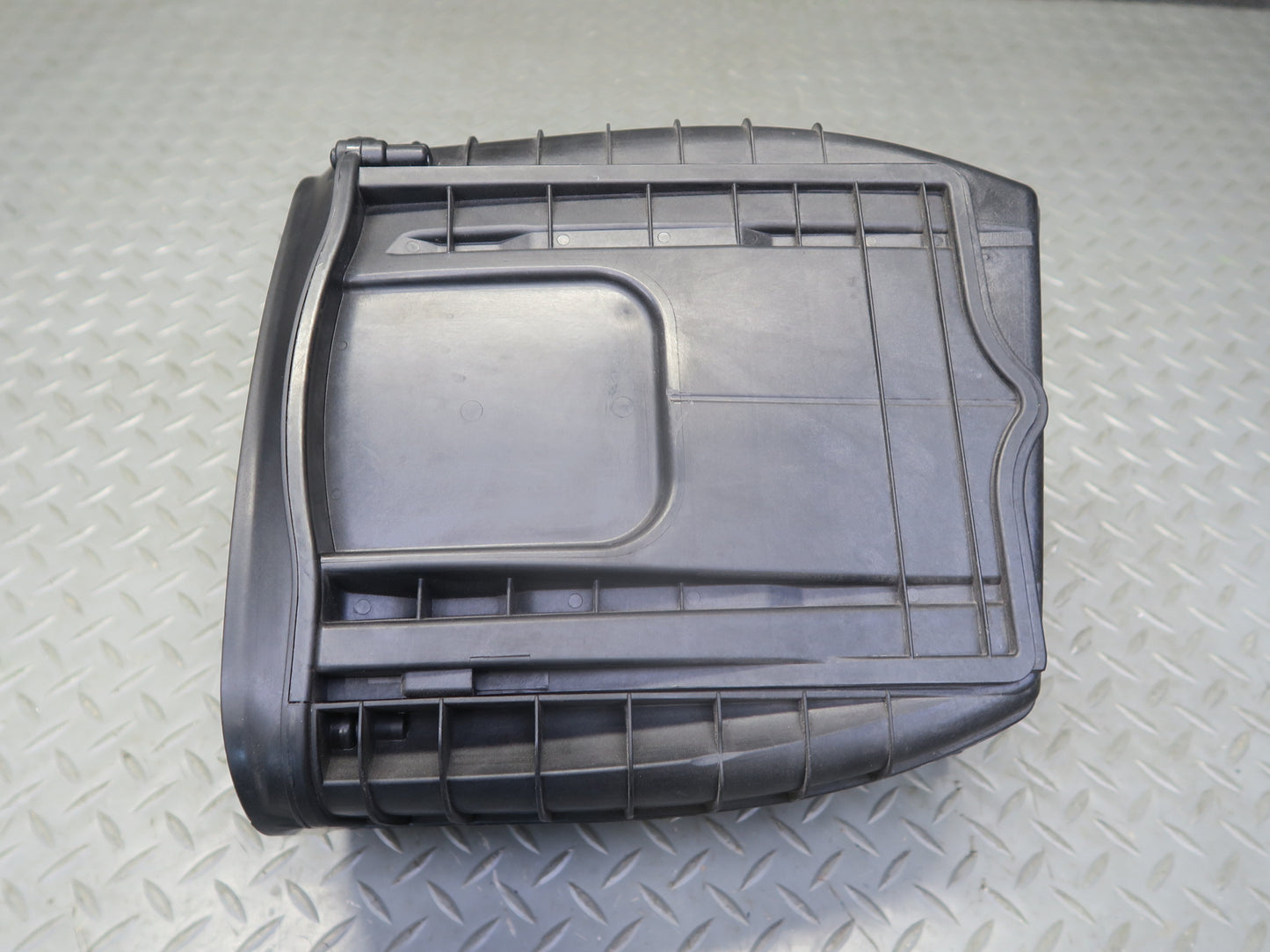 2015-2018 Porsche Macan Engine Right Air Intake Cleaner Filter Box 95B129607B