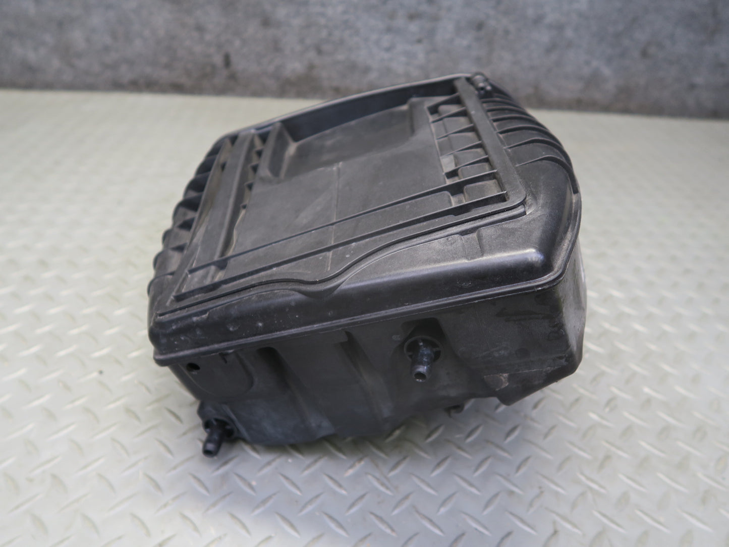 2015-2018 Porsche Macan Engine Right Air Intake Cleaner Filter Box 95B129607B