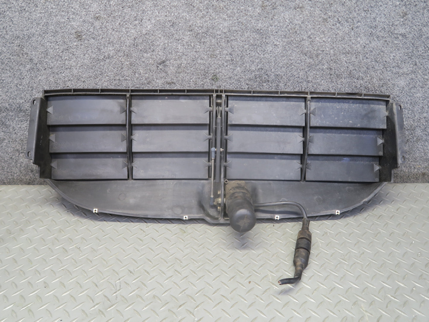 1987-1989 Porsche 928 S4 Front Bumper Deflector Air Vent Duct Grille