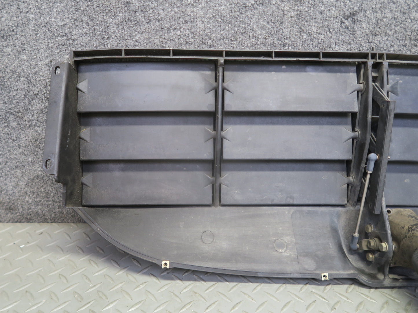 1987-1989 Porsche 928 S4 Front Bumper Deflector Air Vent Duct Grille
