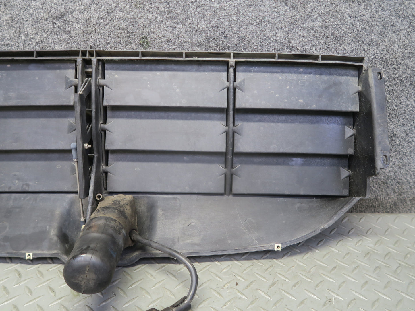 1987-1989 Porsche 928 S4 Front Bumper Deflector Air Vent Duct Grille