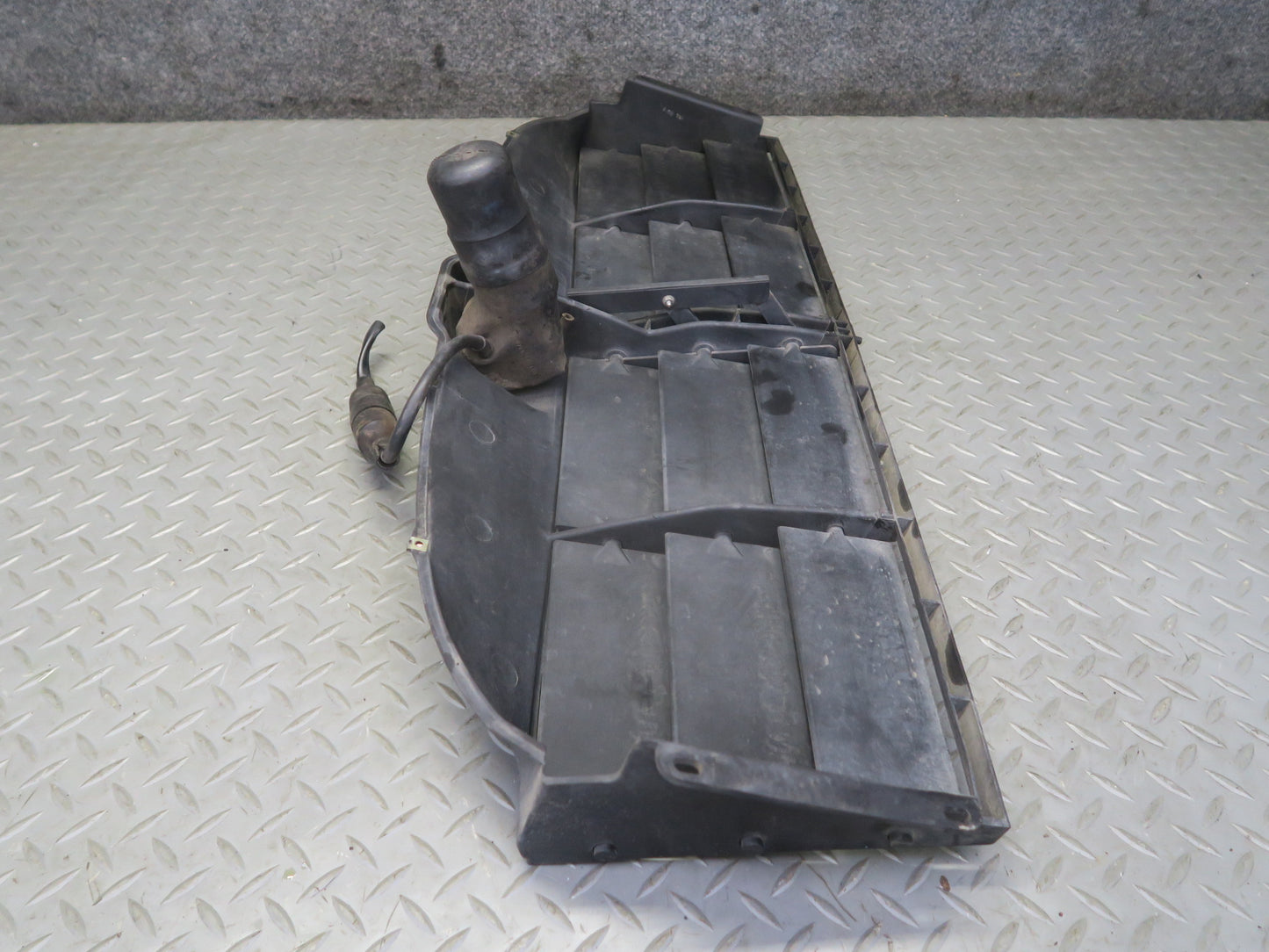1987-1989 Porsche 928 S4 Front Bumper Deflector Air Vent Duct Grille