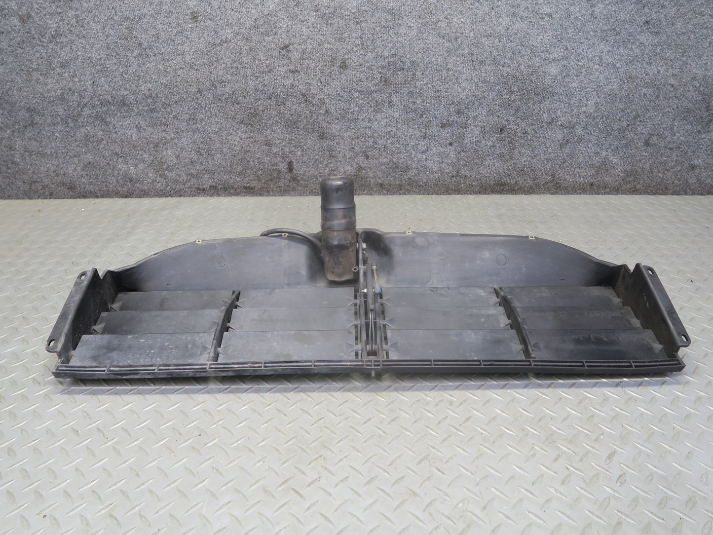 1987-1989 Porsche 928 S4 Front Bumper Deflector Air Vent Duct Grille