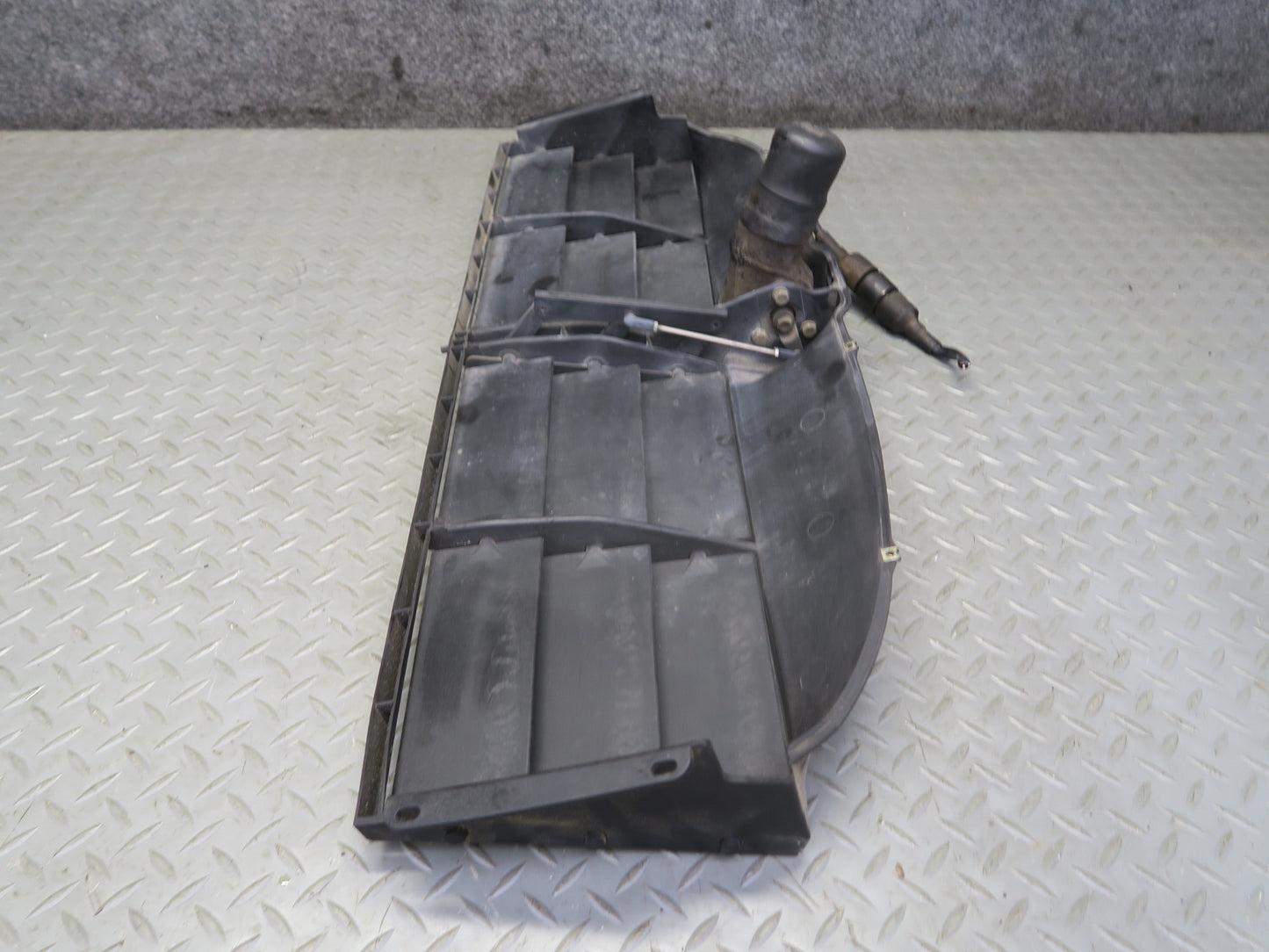1987-1989 Porsche 928 S4 Front Bumper Deflector Air Vent Duct Grille