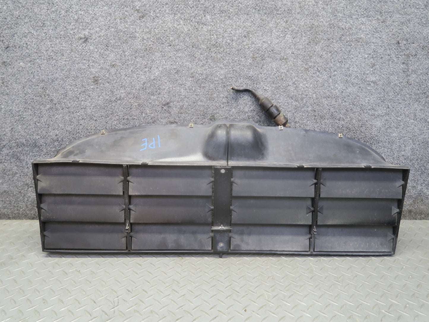 1987-1989 Porsche 928 S4 Front Bumper Deflector Air Vent Duct Grille