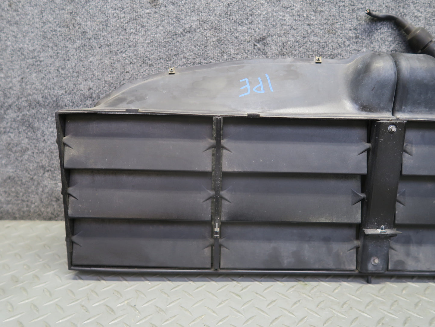 1987-1989 Porsche 928 S4 Front Bumper Deflector Air Vent Duct Grille