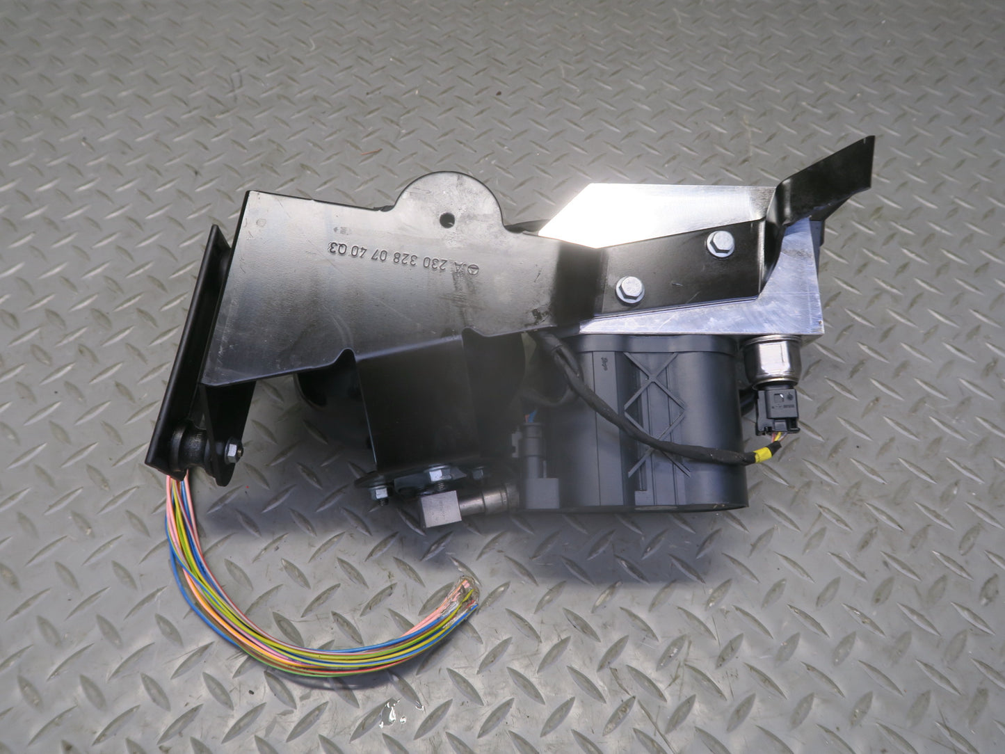 07-12 Mercedes R230 SL550 Rear ABC Hydraulic Suspension Valve Block Pump OEM