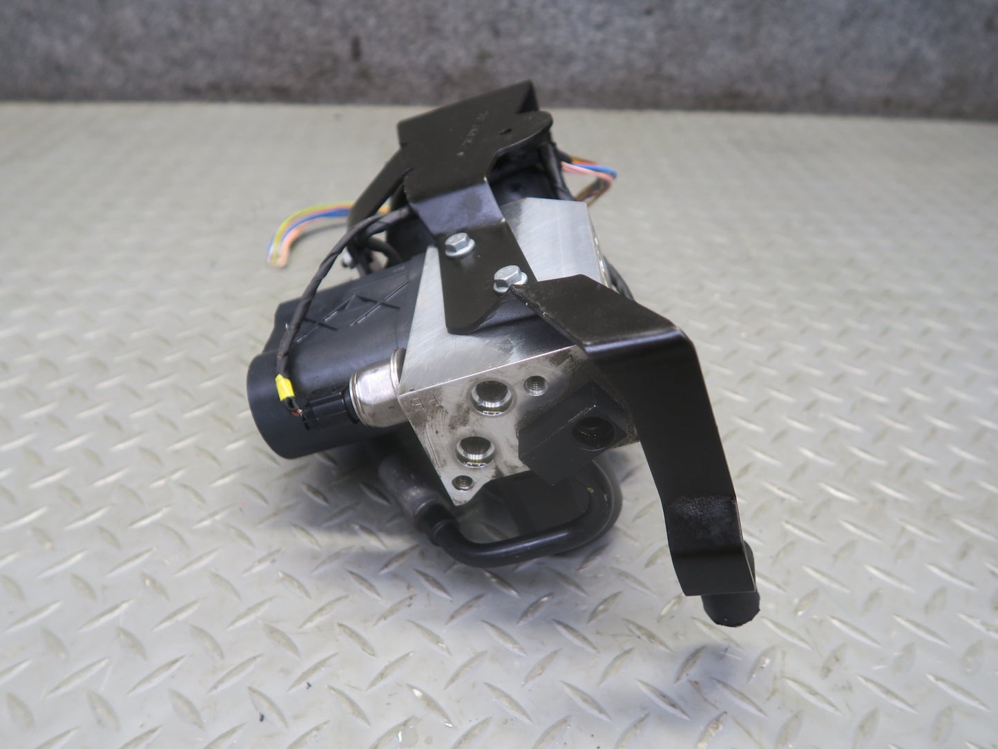 07-12 Mercedes R230 SL550 Rear ABC Hydraulic Suspension Valve Block Pump OEM