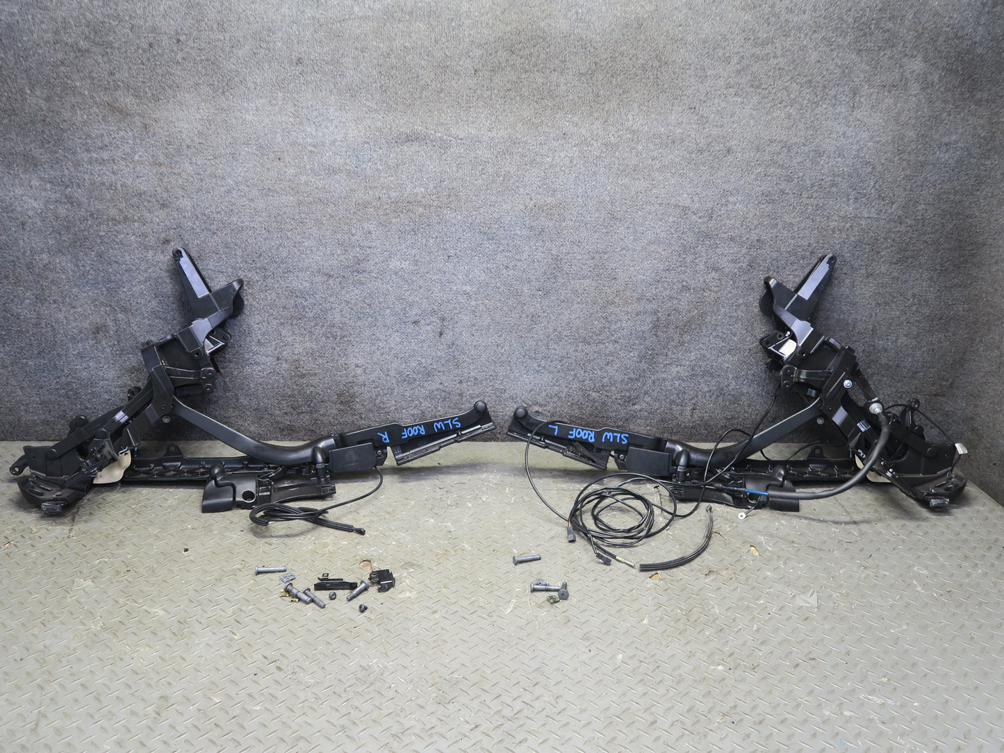 03-08 Mercedes R230 Sl-class Convertible Set of 2 Hard TOP Roof Hinge Set OEM