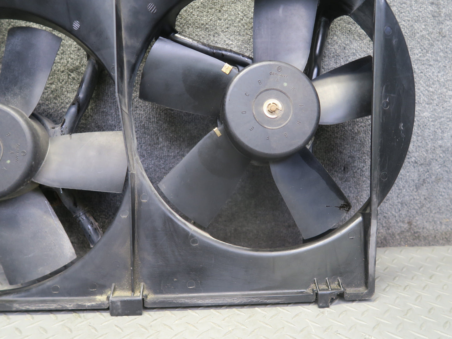 1987-1989 Porsche 928 S4 Engine Cooling Fan Motor Shroud 92810625902
