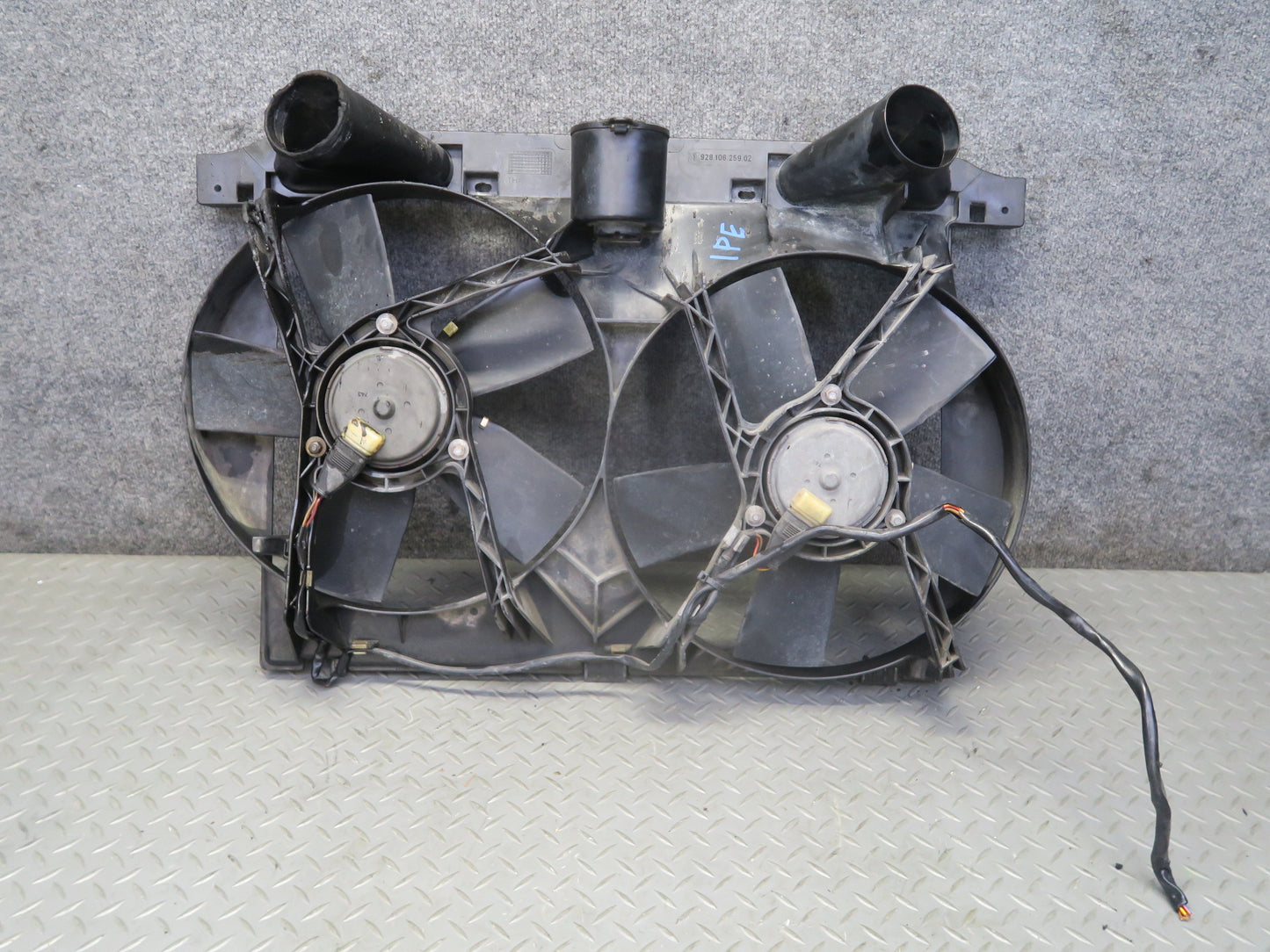 1987-1989 Porsche 928 S4 Engine Cooling Fan Motor Shroud 92810625902