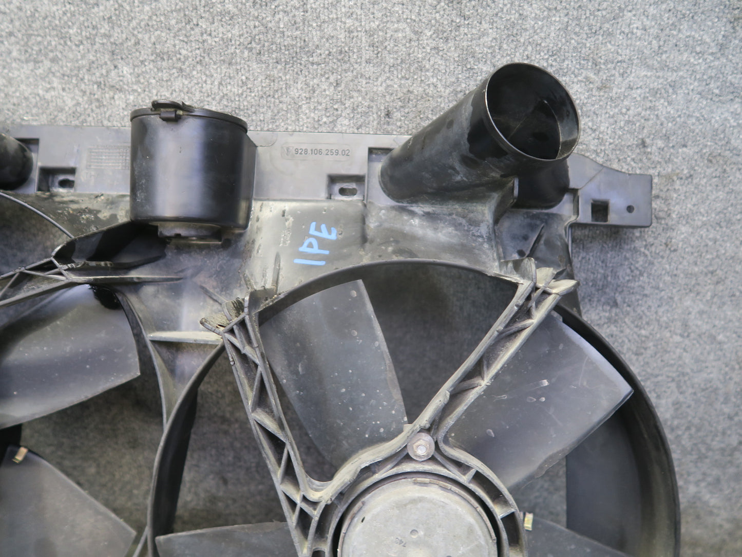 1987-1989 Porsche 928 S4 Engine Cooling Fan Motor Shroud 92810625902