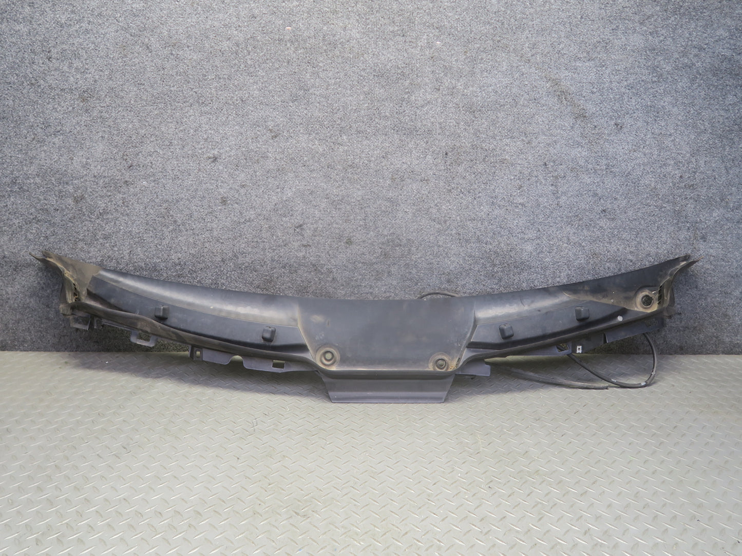 2014-2019 Mercedes X166 GL Gls-class Windshield Cowl Water Drain Cover Panel