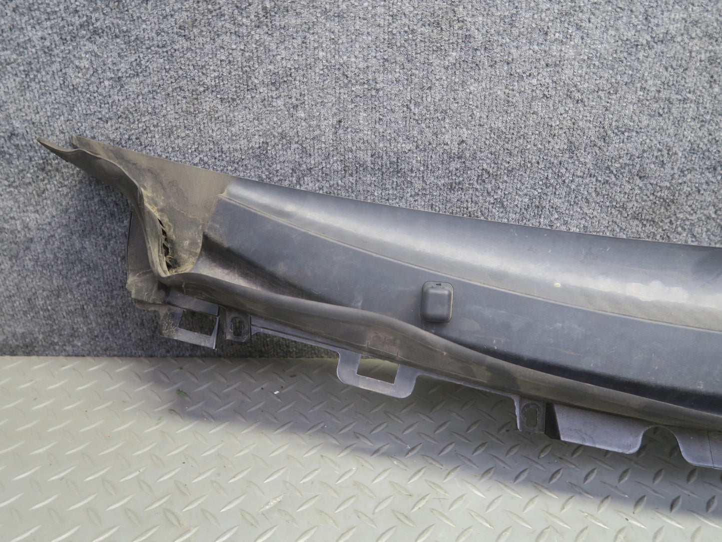 2014-2019 Mercedes X166 GL Gls-class Windshield Cowl Water Drain Cover Panel