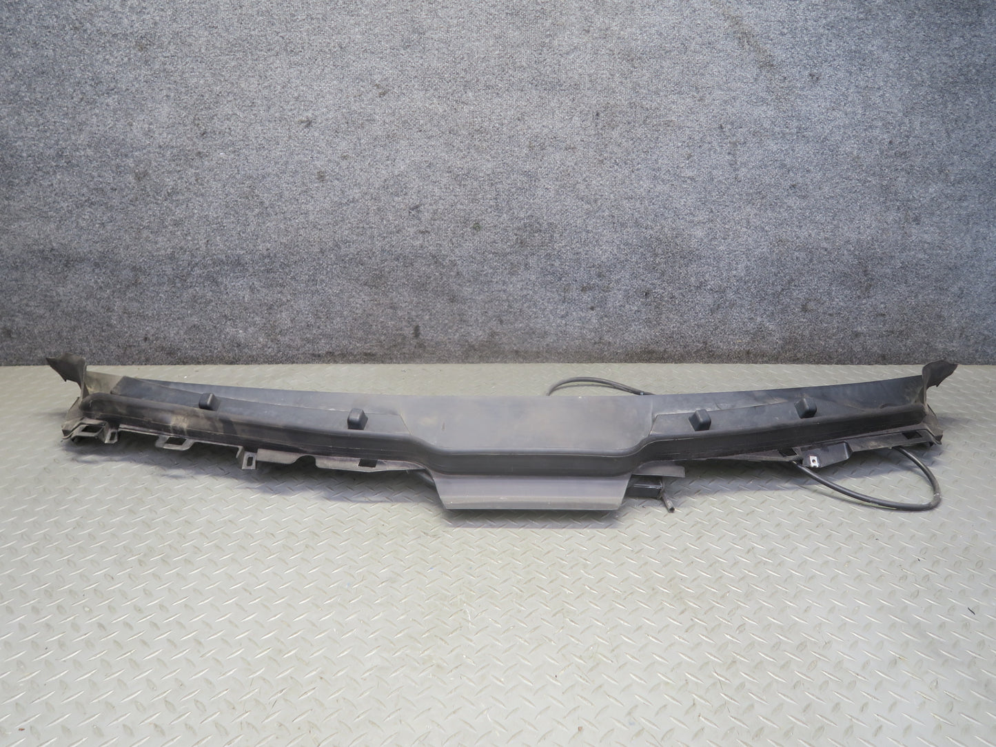 2014-2019 Mercedes X166 GL Gls-class Windshield Cowl Water Drain Cover Panel