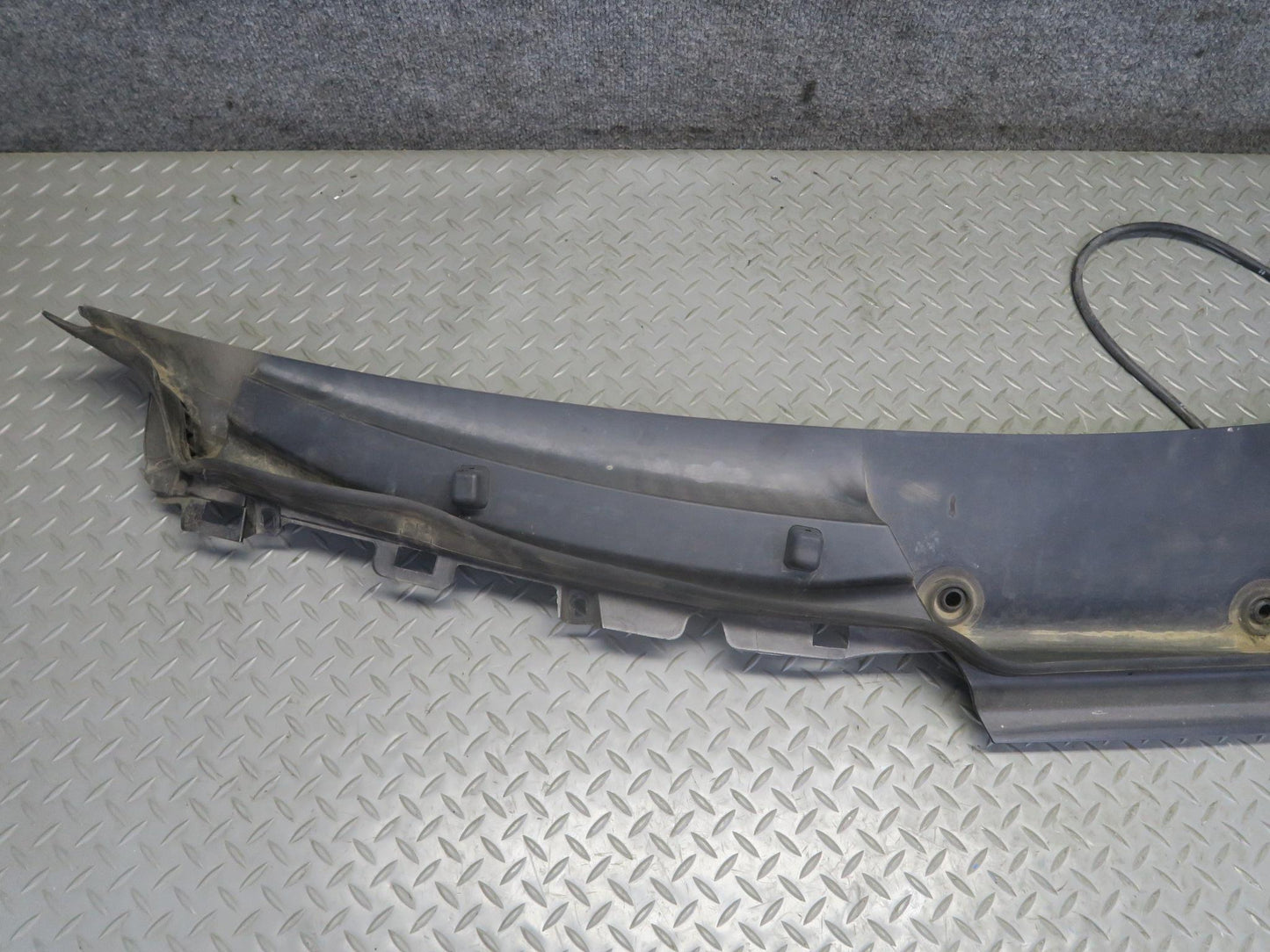 2014-2019 Mercedes X166 GL Gls-class Windshield Cowl Water Drain Cover Panel