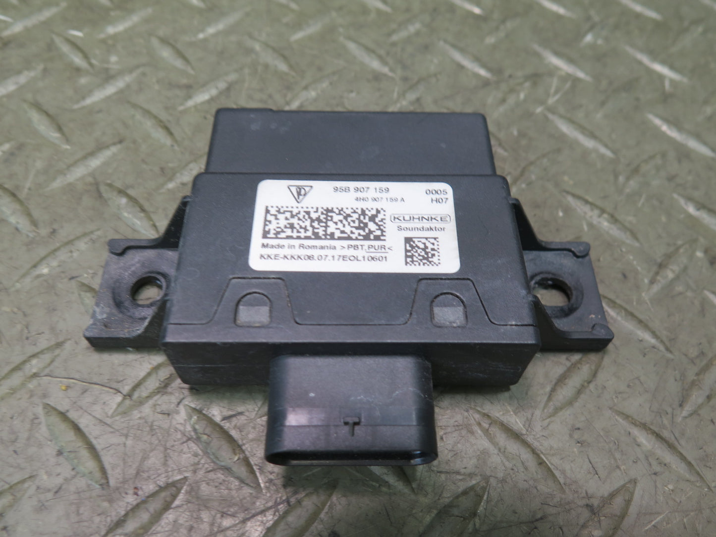 2015-2018 Porsche Macan Engine Sound Control Module 95B907159