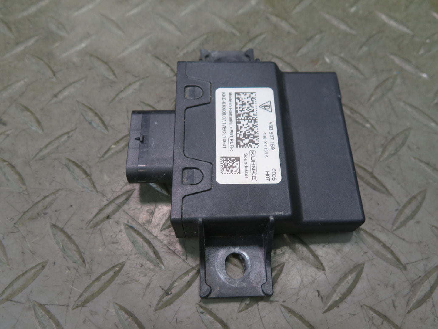 2015-2018 Porsche Macan Engine Sound Control Module 95B907159