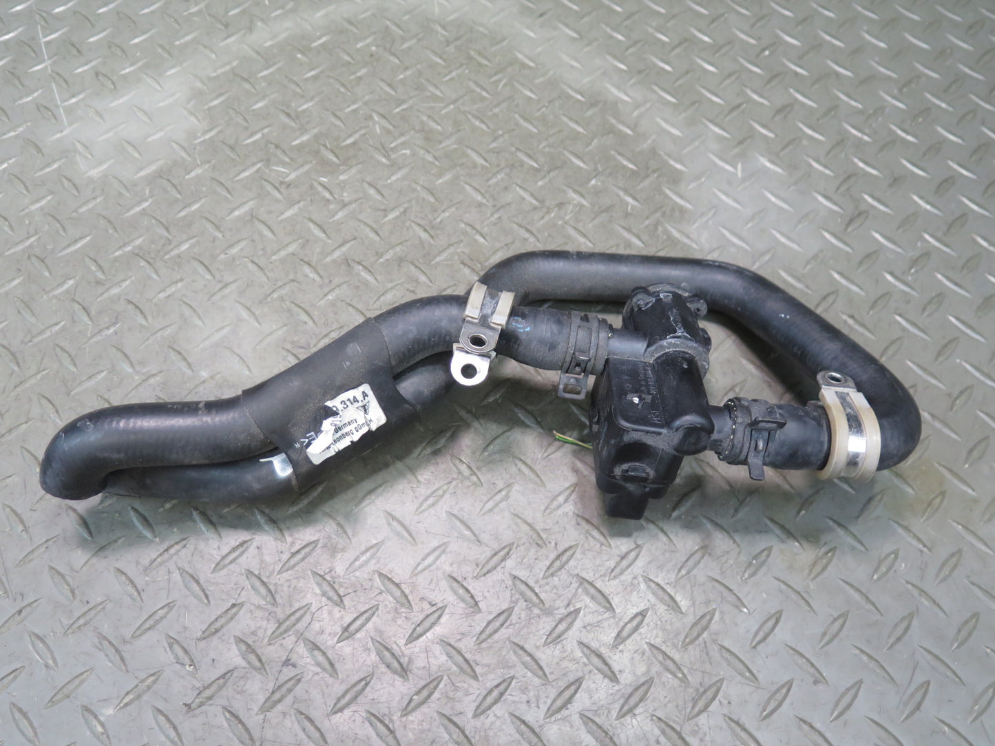 2015-2018 Porsche Macan Hvac Heater Control Valve Hose Pipe Tube Line Solenoid