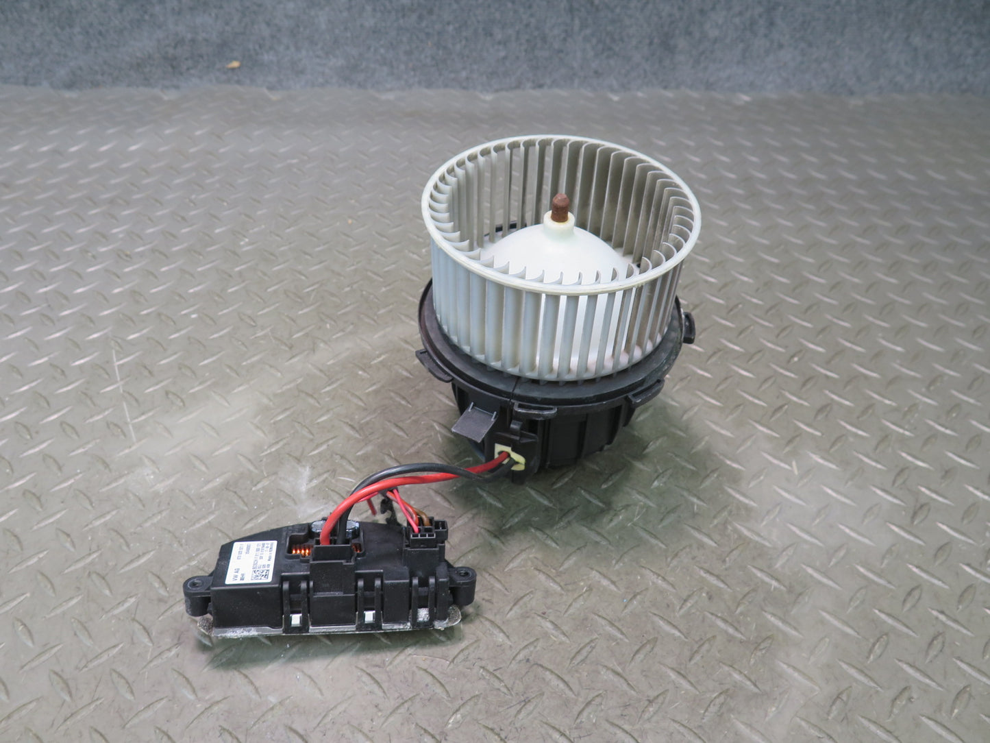 2015-2018 Porsche Macan A/C Heater Blower Motor Fan w Resistor