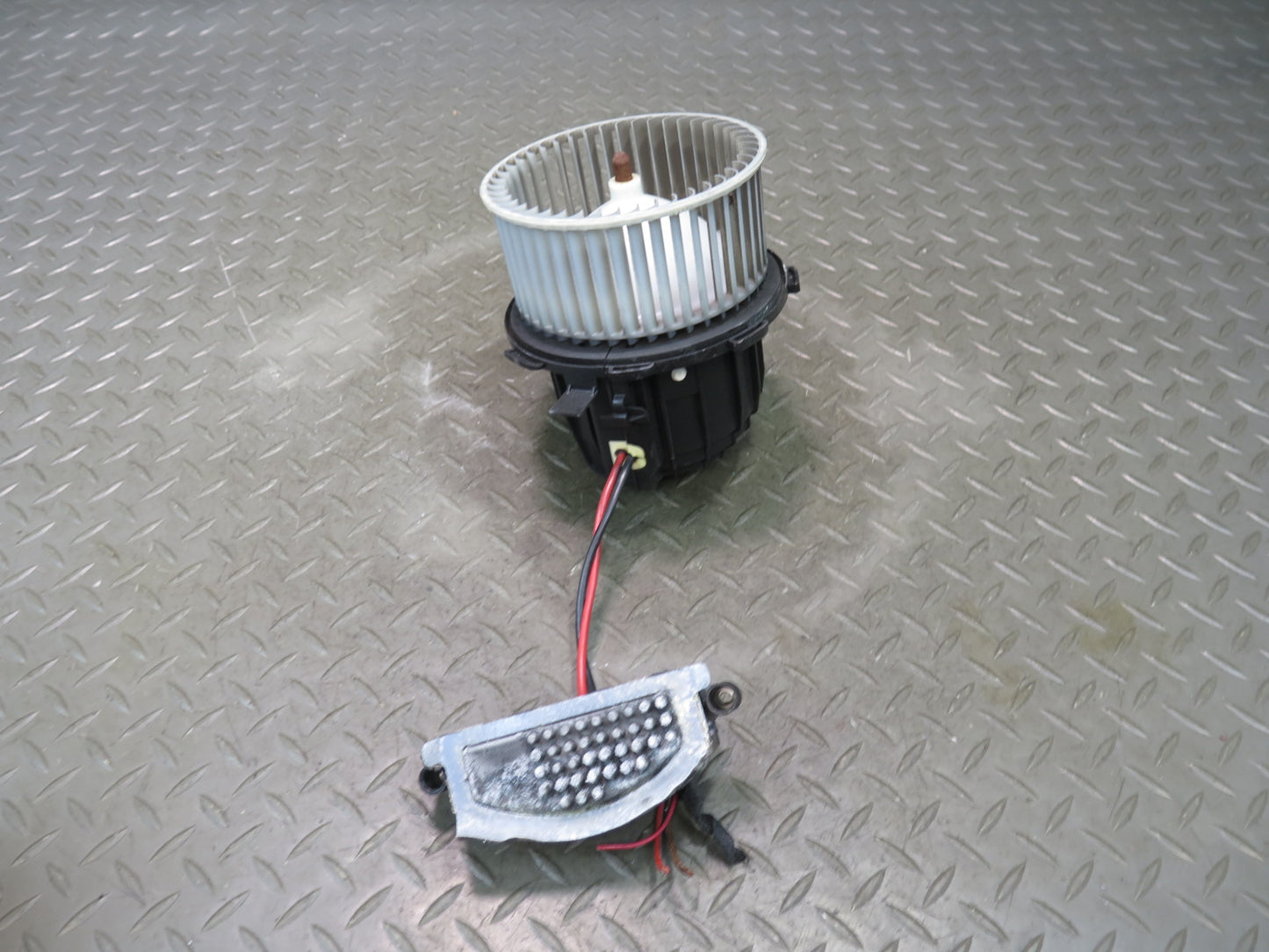 2015-2018 Porsche Macan A/C Heater Blower Motor Fan w Resistor