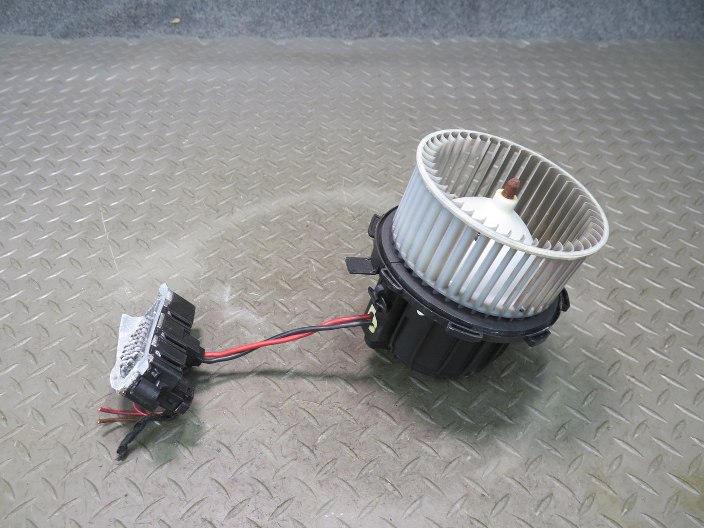 2015-2018 Porsche Macan A/C Heater Blower Motor Fan w Resistor